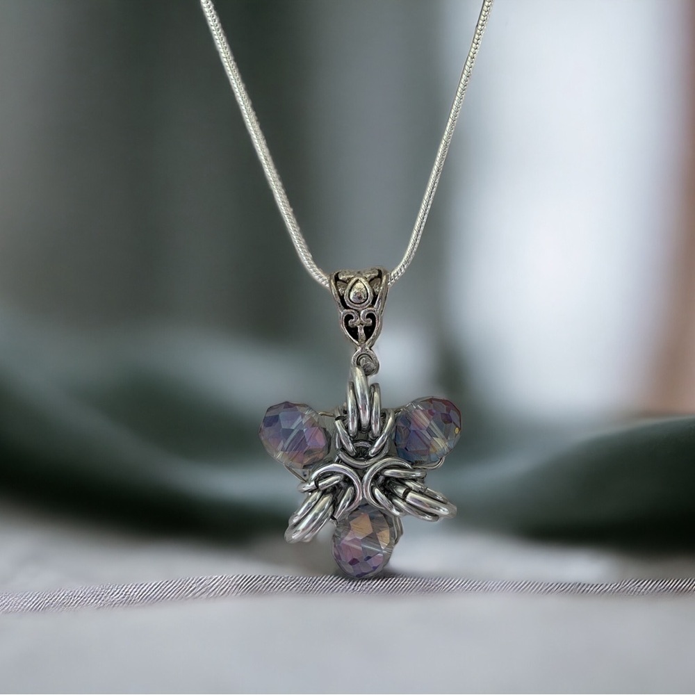 Elf Star chainmaille pendant. Whimsical crystal necklace. - Picture 4 of 11